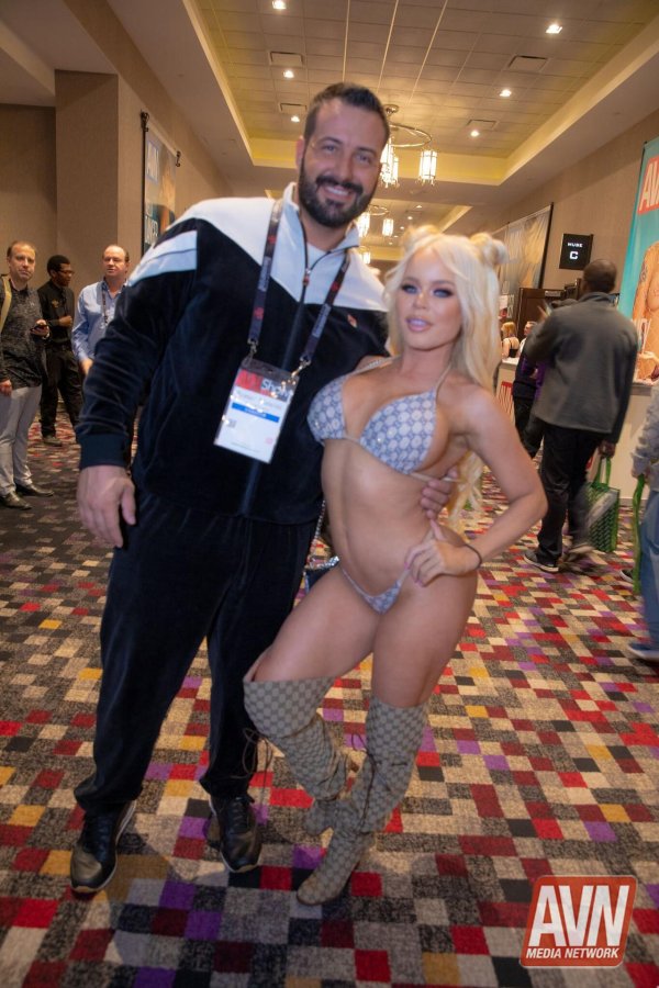 Avn adult entertainment expo, Софи ди avn adult entertainment expo, Nikki delano