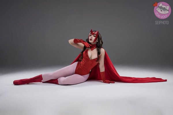 Очаровательная Kalinka Fox в образе Бруха Эскарлата покоряет сердца фанатов
