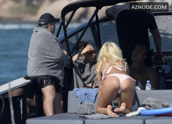 Виктория сильвстедт, Victoria silvstedt, Victoria silvstedt на коленях