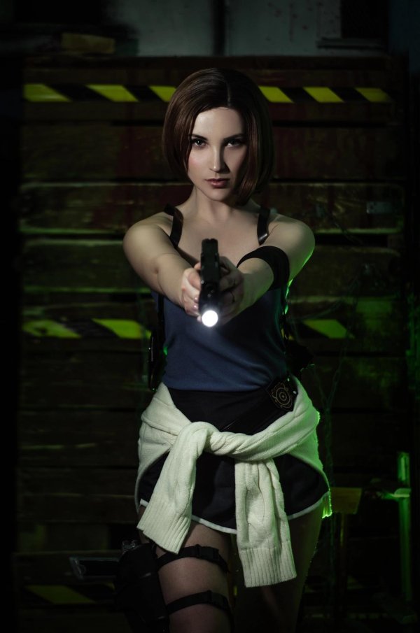 Роскошная Джилл Валентайн в соблазнительном косплее Resident Evil