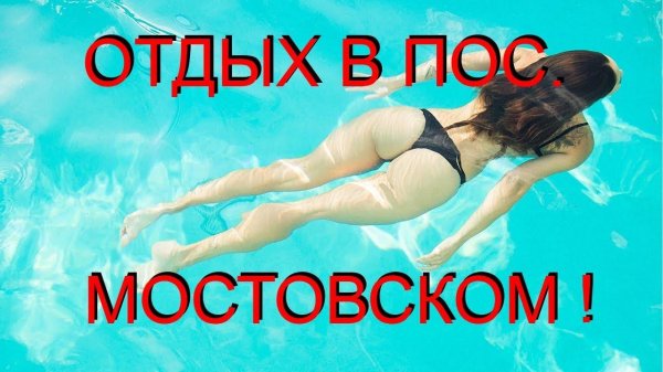 Соблазнительная Эмили Ди Донато плавает в бассейне обнаженная