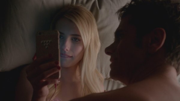 Эмма Робертс в дерзком образе из сериала