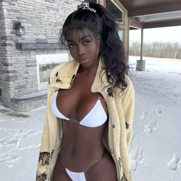 Amira west негритянка модель голая