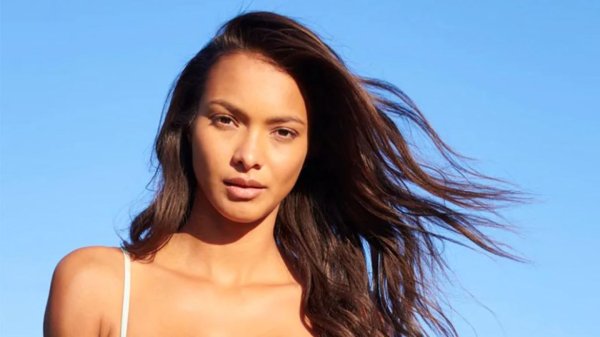Мулатка модель Lais Ribeiro с соблазнительным сексуальным шармом