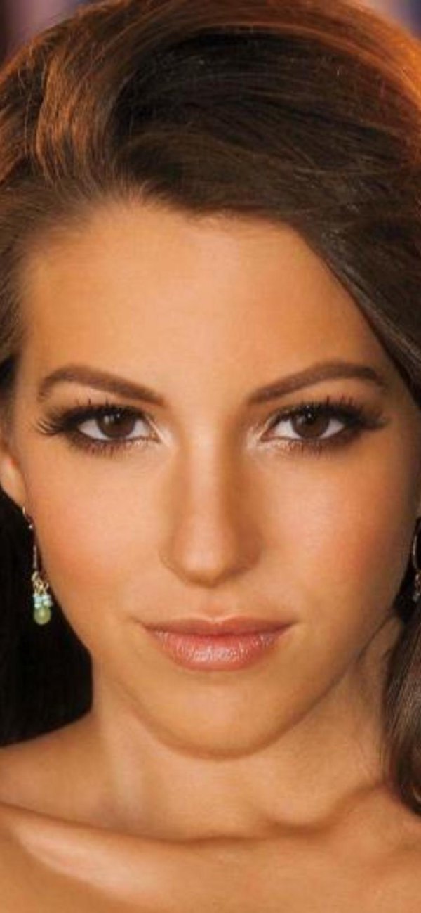 Shelby Chesnes актриса с элегантным образом