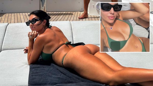 Изящная Georgina Rodriguez в купальнике