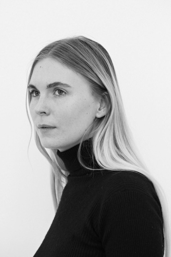 Puce mary, James hoffmeier, Девушка