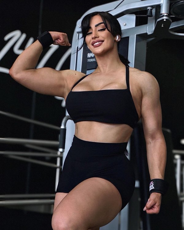 Kiki vhyce, Кики вайс, Девушка