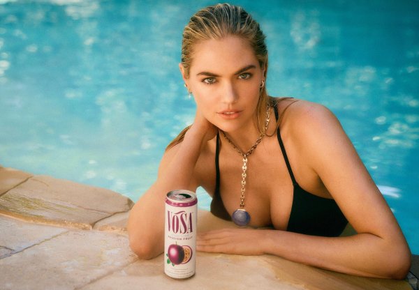 Роскошная Кейт Аптон в купальниках Sports Illustrated