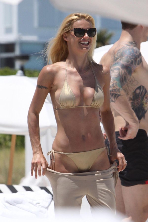 Michelle hunziker bikini, Aurora ramazzotti michelle hunziker sexy bikini, Мишель хунцикер в бикини