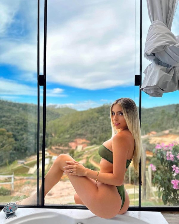 Привлекательная модель Bruna Rangel Lima XOOBRUNA
