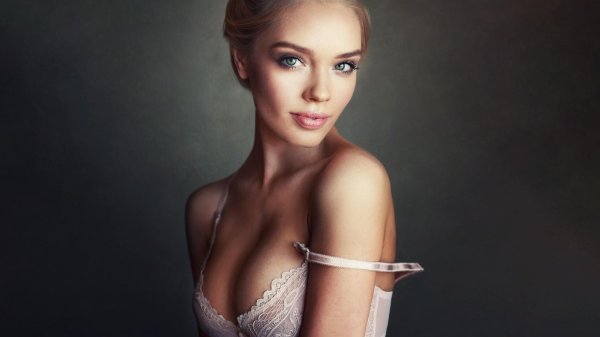 Модель Шон Арчер с красивыми девушками в фотосессии