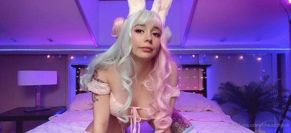 Alicebong в сексуальных косплей образах на OnlyFans платформе