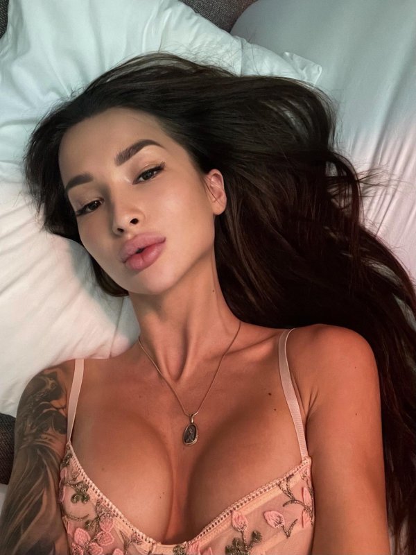 Karina karishamr, Karishamr онлифанс, Девушка