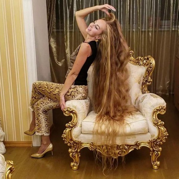 Алена Кравченко с самыми длинными соблазнительными волосами