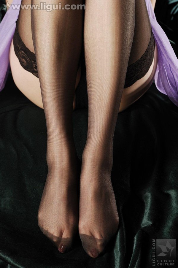 Красивая нога, Нейлоновые чулки, Belles jambes