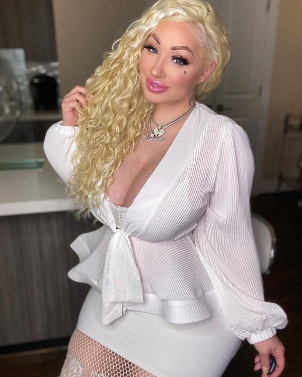 Очаровательная Tanya Lieder как Tanya Barbie