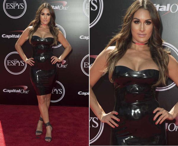 Звезды в латексных платьях, Nikki bella, Никки белла
