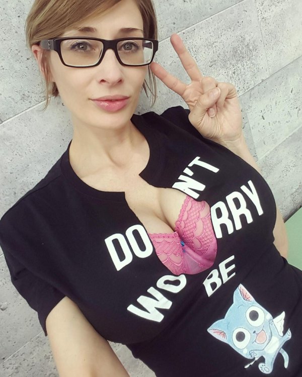 Элегантная Marie Claude с потрясающими формами