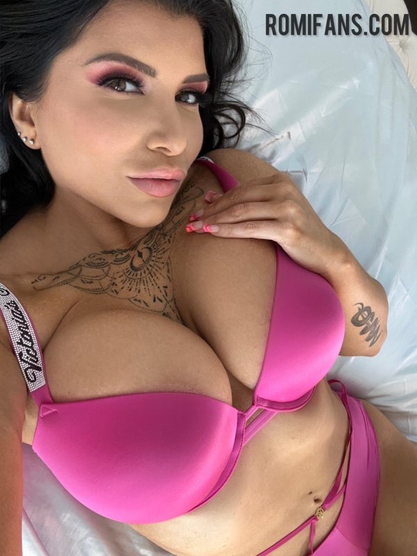 Дьявольски соблазнительная Diana Razavi с Brittanya и Romi