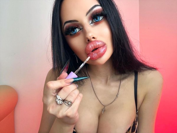 Allison alis, Силиконовые губы, Накаченные губы