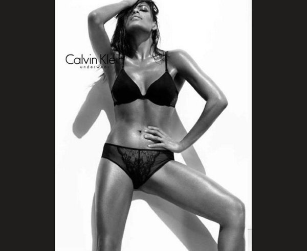 Ева Мендес в Calvin Klein белье соблазнительно