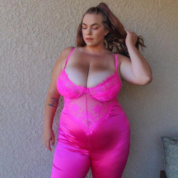 Ashleigh dunn модель плюс сайз