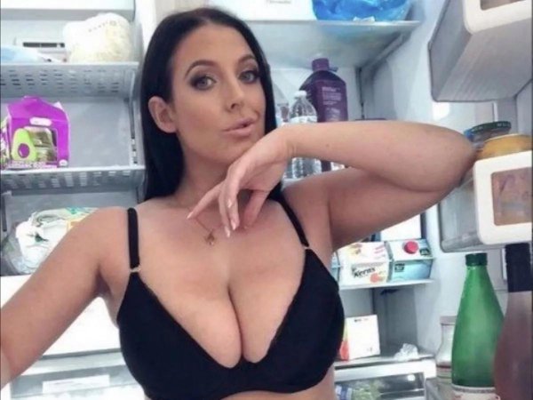 Анджела Уайт с мужем в селфи выглядит счастливо