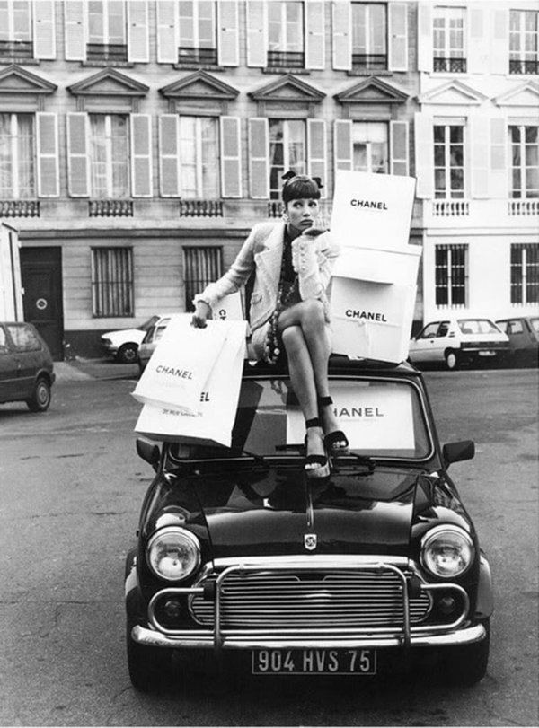 Кристи Тарлингтон сияет в соблазнительном ретро стиле Chanel
