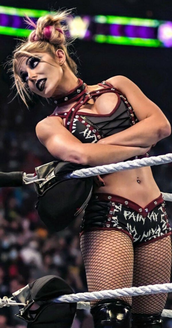 Алекса Блисс рестлерша в соблазнительных позах WWE