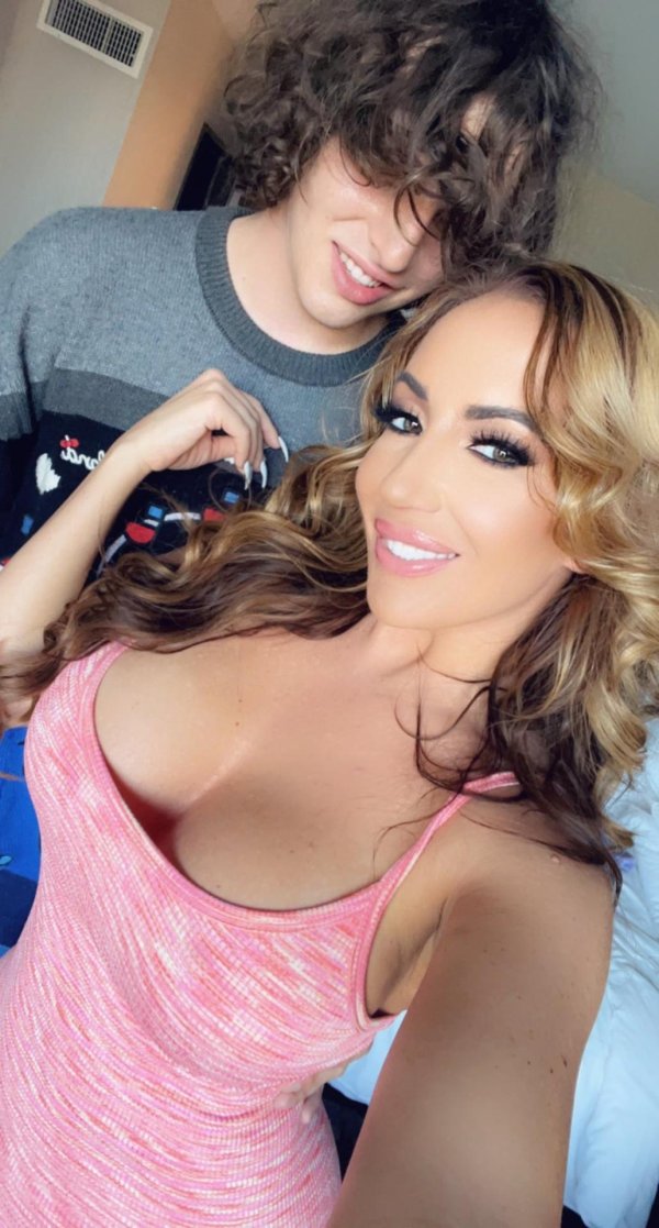 Завораживающая Ришель Райан на OnlyFans