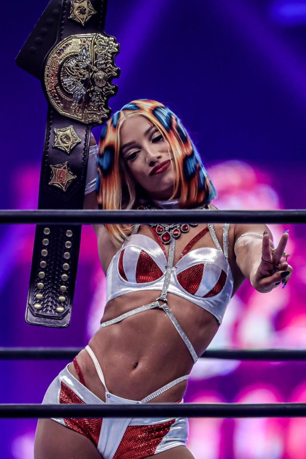 Стильные наряды Саши Бэнкс в WWE