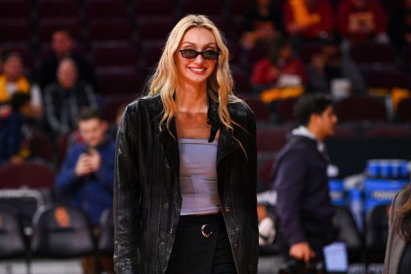 Кендалл дженнер и бэд банни, The women s national basketball association, Cameron brink