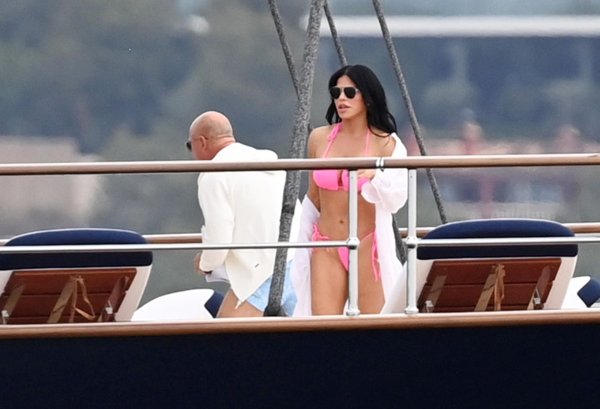 Очаровательная Lauren Sanchez в купальнике с Джеффом Безосом