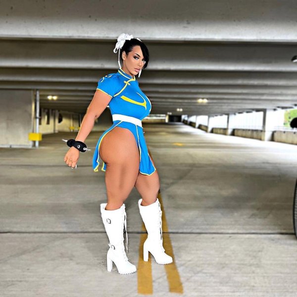 Грациозная Чун Ли в косплее Street Fighter
