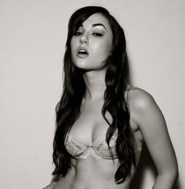 Страстная Sasha Grey с Мариной Энн Хэнцис