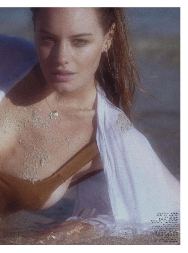 Camille Rowe ню среди стильных обнаженных моделей