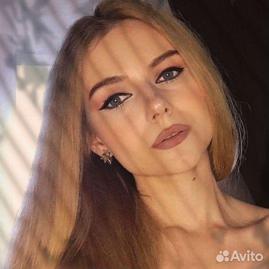 Модель актриса Елена Разумовская с соблазнительным макияжем