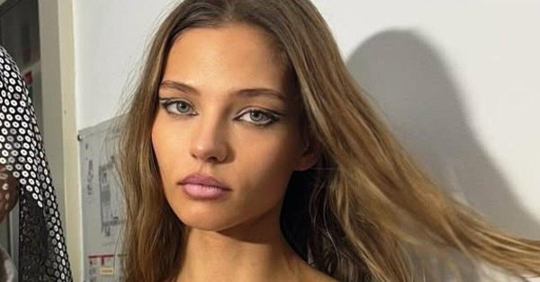 Модель Алеся Кафельникова с макияжем