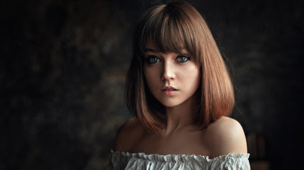 Привлекательная модель Василиса в стильной фотосессии Чернядьева