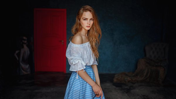 Привлекательная модель Мария в стильной фотосессии Чернядьева