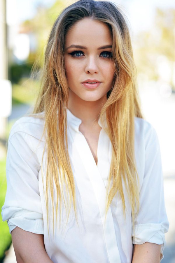 Кристиной базан, Девушка, Long blonde hair