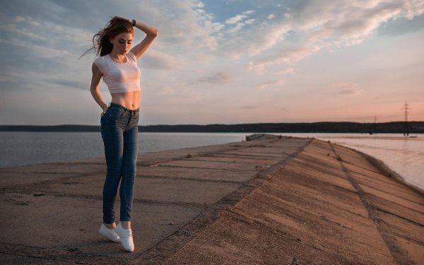 Девушка в джинсах, Стройная девушка в джинсах, Девушка в обтягивающих джинсах