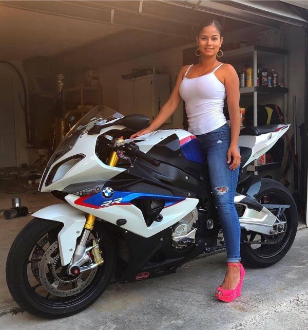 Девушка на спортивном мотоцикле, Мотоцикл bmw s rr, Девушка на мотоцикл