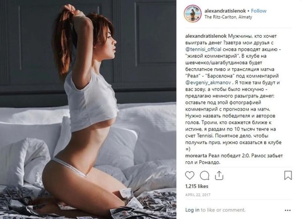Соблазнительная модель в страстных обнаженных позах