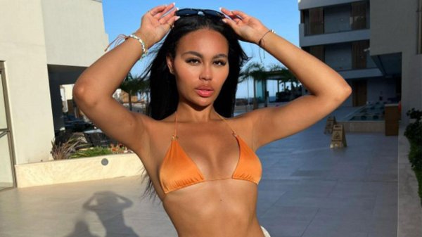 Девушка, Ella thomas, Leighanne pinnock
