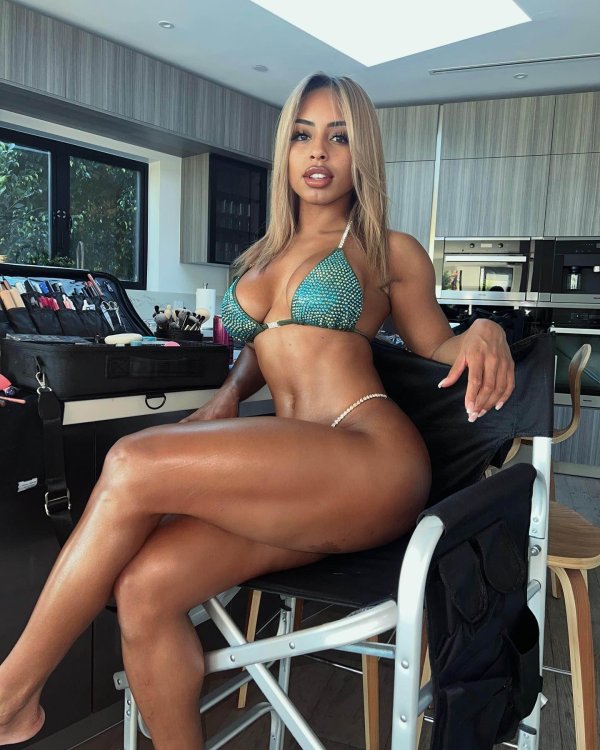 Девушка фитоняшка, Девушка, Qimmah russo