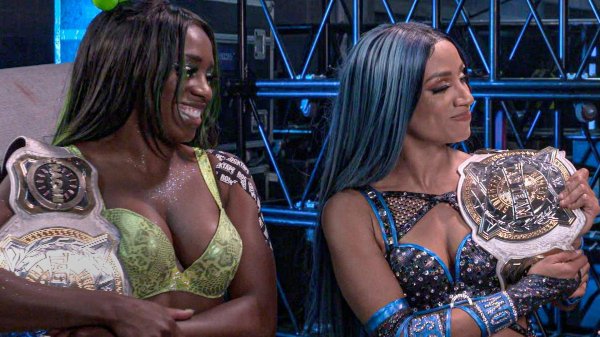 WWE красавицы Sasha Banks и Naomi 2018 в соблазнительных позах