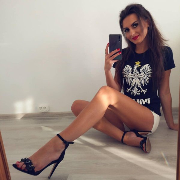Девушка на каблуках, Девушка, Девушкой