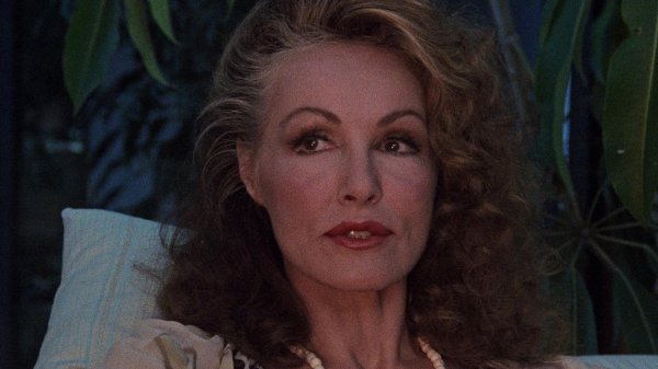 Американская красавица Julie Newmar в актерских ролях